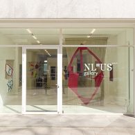 Een schilderij is verf op een doek aan de muur. Althans, dat is het tegenwoordig meestal. Er zijn genoeg meesterwerken in de kunstgeschiedenis die op hout geschilderd zijn. Doek kwam [&hellip;]