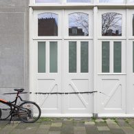 Er zijn verschillende manieren om aan een schilderij te beginnen. De meest eenvoudige is om eerst het wit weg te schilderen. Dan is er al iets gebeurd, want het daadwerkelijk [&hellip;]