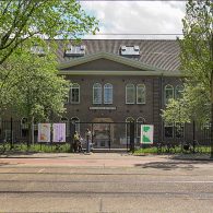 De Open Studio’s van de Rijksakademie verliepen vorig jaar onder de invloed van corona anders dan anders. In plaats van een hectisch weekend met lange rijen was er ineens langer [&hellip;]