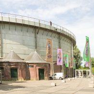 Vandaag opende Unfair 2022 haar deuren. Een kunstbeurs voor en door kunstenaars die maximaal 10 jaar geleden afgestudeerd zijn. De afgelopen jaren bouwde het een reputatie op als een goede [&hellip;]