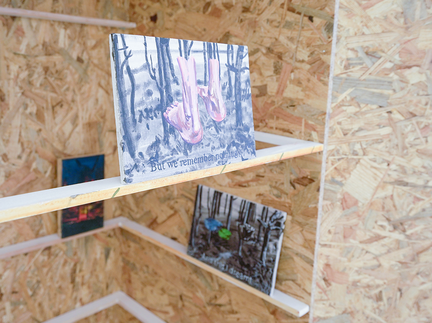 Giel Louws - Zonder Titel - OSB, schragen en multi-media installatie (detail)