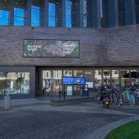 Met de aanvang van de twintigste eeuw was er hoop. De industriële revolutie had welvaart gebracht in de Westerse wereld. Hoewel die ook zo zijn kanttekeningen had was kinderarbeid afgeschaft [&hellip;]