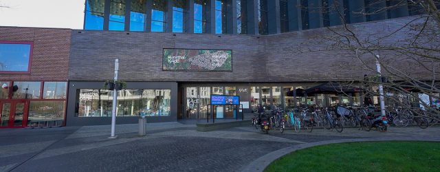 Met de aanvang van de twintigste eeuw was er hoop. De industriële revolutie had welvaart gebracht in de Westerse wereld. Hoewel die ook zo zijn kanttekeningen had was kinderarbeid afgeschaft [&hellip;]