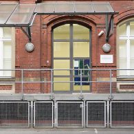 Een paar jaar geleden was het werk van Robert Holyhead (1974) te zien bij Parts Project. Daar toonde Holyhead vooral kleine schilderijen, handzame formaten waar veel op te zien was. [&hellip;]