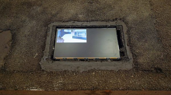 Emiel Zeno - Friend's Thoughts - 830x460cm, Asfalt, piepschuim, tv-scherm, magnetron, geprint papier (foto's van Twan Lowental, Dina Mimi, Tash Reddy, Tild Green en Zha Bao Yang) (detail)