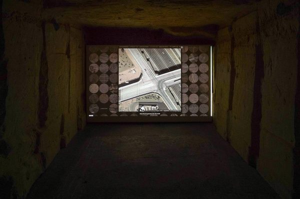 Josh Begley & Daniel Alarcon - Fatal Migrations - Interactieve installatie