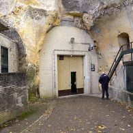 Niet ver van waar ik zelf een aantal jaar woonde in Zuid-Limburg, ligt een voormalig NAVO-hoofdkwartier. Ooit ontstaan voor mergelwinning, door de nazi’s omgebouwd als bunker, en in de koude [&hellip;]