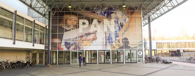 Afgelopen zaterdag opende de 2022 editie van de PAN haar deuren. Aan de PAN zelf veranderd niet zo vaak iets. Het is een mengelmoes van hoofdzakelijk oude kunst, design en [&hellip;]