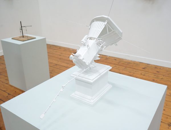 Rick van Meel - Parker Solar Probe 1op10 - 72x60x58cm, Styreen, staal en hout