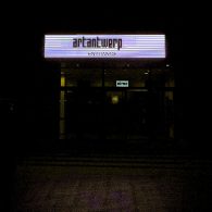 Afgelopen donderdag opende de beurs voor hedendaagse kunst in Antwerpen. Met iets minder dan 70 galeries is het overzichtelijk gehouden. Grofweg komt de ene helft van de galeries uit Antwerpen [&hellip;]