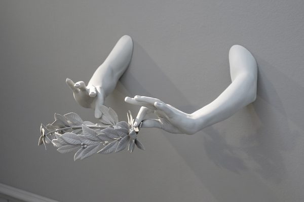 Hans Op de Beeck - Gesture (laurel wreath) - 55x55x20cm, Polyester, staal, polyamide, zijde en coating