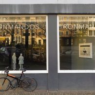 Het werk van Hans Op de Beeck (1969) is vooral bekend in de vorm van grote sculpturen en ruimte vullende installaties. Toch werkt hij parallel aan een oeuvre van werken [&hellip;]