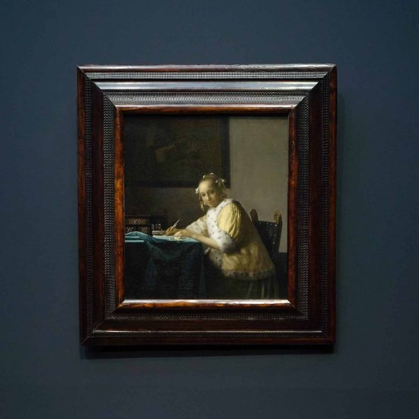 Johannes Vermeer - Schrijvende vrouw in het geel - 45x40cm, Olieverf op doek, circa 1664-1667