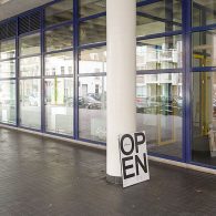 Langzaam meanderen door ruimte en tijd, dagelijks gaan we vele interacties aan met de wereld om ons heen. Soms dwingen de omstandigheden je om opnieuw naar de wereld te kijken. [&hellip;]