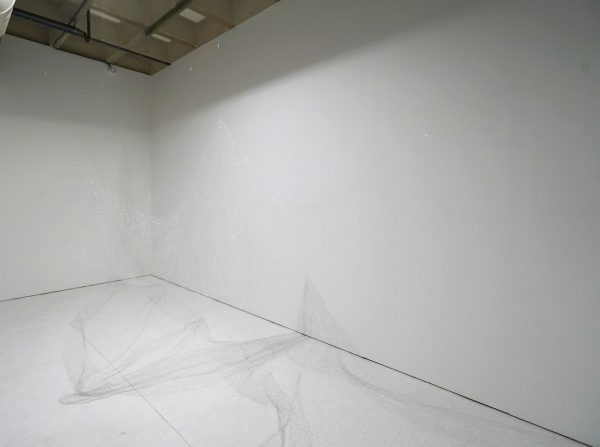 Jiajia Qi - Who Listens, At Dust - Hars en nylon draad