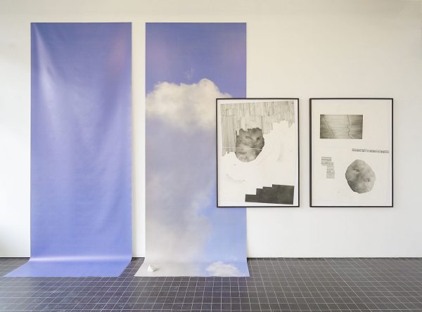 Katherina Heil - Blue Sky Thinking - 400x150cm C-prints op PVC en 3D-print steen van ongeveer 10cm & The Huge Amount of Matter Between Me And The Distant Light Source & Collecting Anomalies - 164x123cm, Pastel, inkt en grafiet op papier