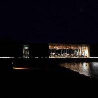 Het kunstenaarschap is één groot vanitas symbool en is dat altijd al geweest. De kunstenaar die mooie bellen blaast, die later uit elkaar spatten, want sterven doen we uiteindelijk alsnog. [&hellip;]