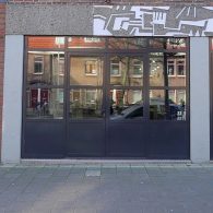 Het kunstenaarschap is geen typische negen tot vijf baan. Als kunstenaar maak je je werk, maar ook als je je atelier verlaat gaat het werk door. Zo kan de inspiratie [&hellip;]