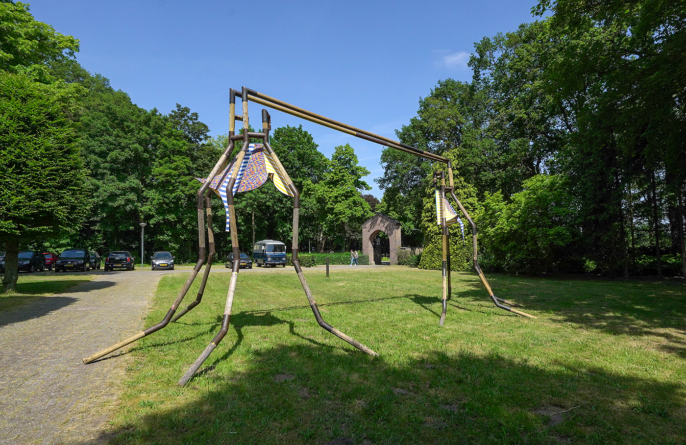 Fran van Coppenolle - H3W6B13'23 - 12x5 meter, Hout, staal, doek, deken, draad, schroeven en bouten