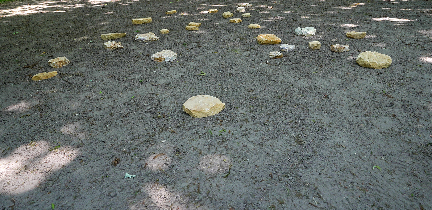 Lisette de Greeuw - Many forms of dappled light - Zandsteen