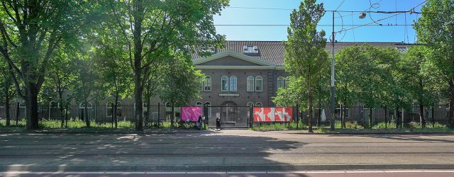 De komende dagen is Amsterdam even het centrum van de kunstwereld. Van heide en verre komen curatoren, galeriehouders en anders kunstprofessionals kijken naar wat er op de Rijksakademie gebeurt. En [&hellip;]