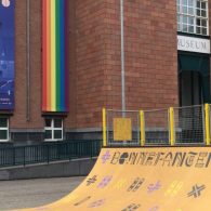 De presentatie van Caroline Sarneel (1992) is klein en bescheiden in The Studio van het Bonnefanten. Het is een plek die bedoelt is voor kunstenaars om daar de recente ontwikkelingen [&hellip;]