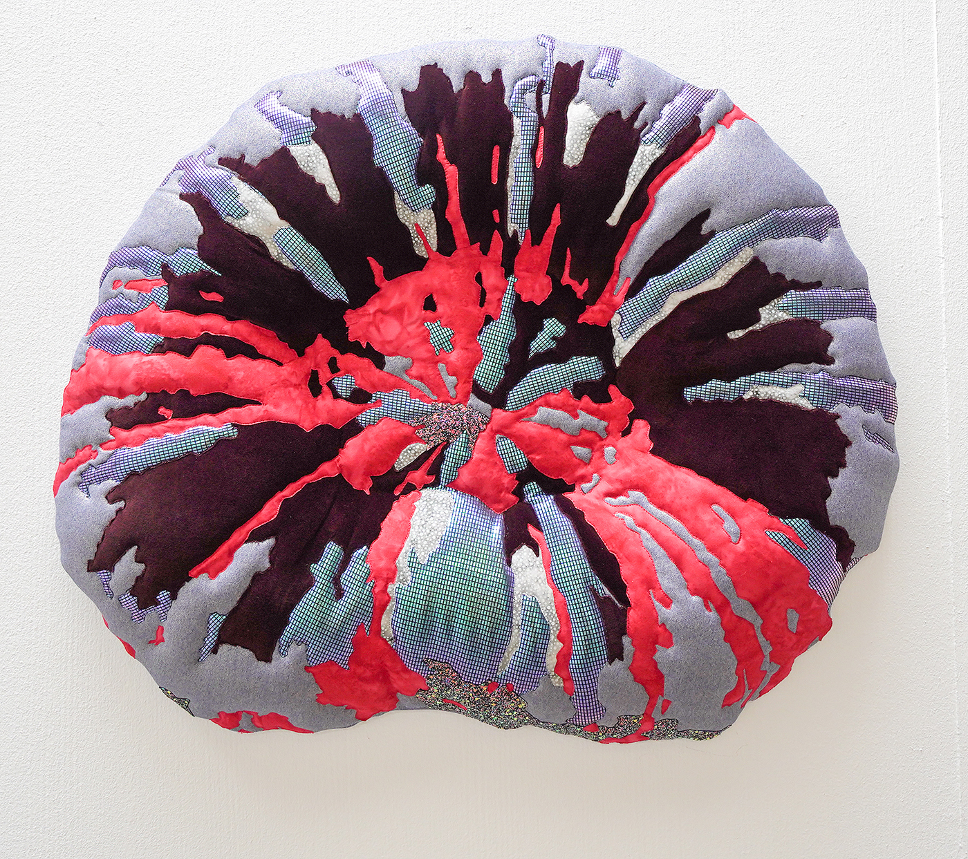 Isamo Thissen - Ondervloed #6 - Stof en garen op hout