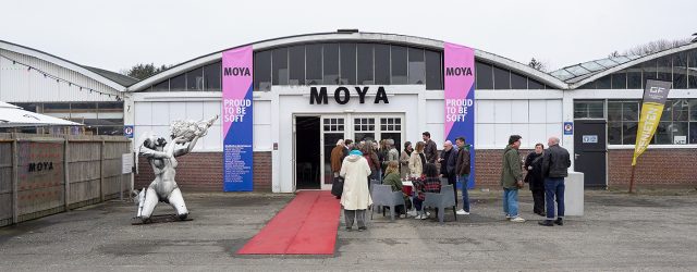 MOYA (Museum of Young Art) voelt aan als een rauwe variant van een kunsthal. Het toont een wisselend ensemble en grote projecten verdeelt over enkele industriële hallen van hard beton, [&hellip;]