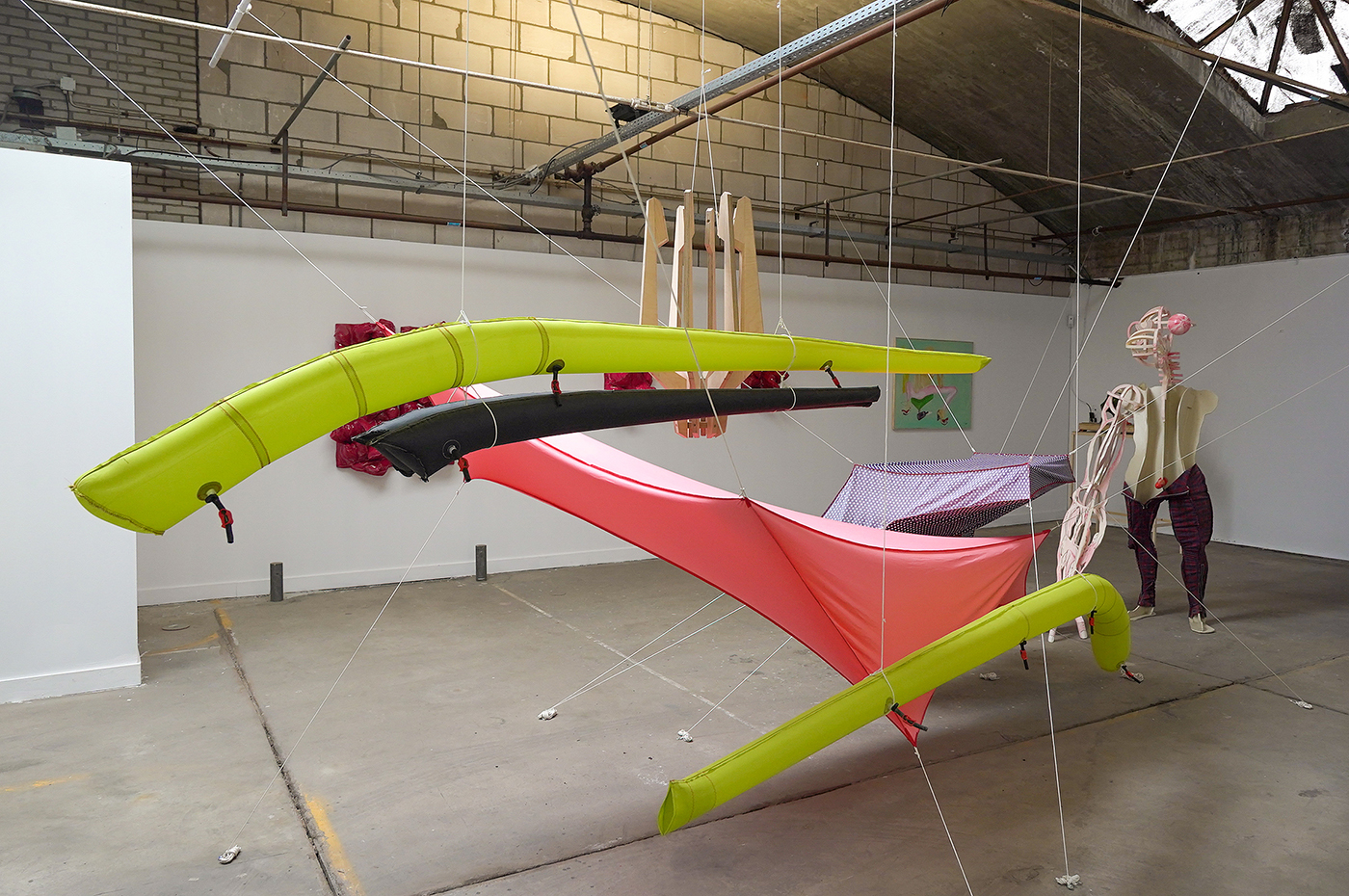 Pieter W Postma - C no25 MonkMan - 800x400x300cm, Hout, textiel, polystyreen, ijzer, touw, PVC, alkydverf