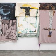 Sommige academies hebben hele lokalen beschikbaar voor één afstudeerder. Zelfs bij de Rietveld zie je in het ergste geval dat kunstenaars een groot lokaal moeten delen met drie kunstenaars. Vaak [&hellip;]