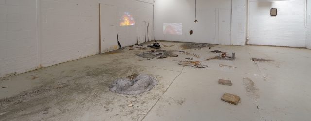 Er zijn een paar kunstacademies waar je bij de eindexamententoonstelling gegarandeerd werk krijgt te zien waar je de vinger niet helemaal achter kunt krijgen. Werk dat vanzelfsprekend oogt, alles is [&hellip;]