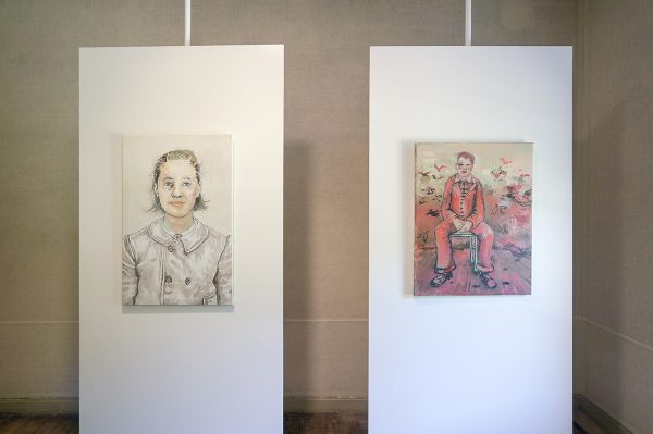 Hannah van Bart - Young Woman with Grey Coat - Olieverf op doek, 2014 & Eine Krahe war mit mir aus der Stadt gezogen - Olieverf op doek, 2018