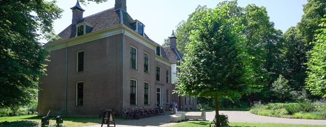 De afgelopen maanden kwam ik nauwelijks toe aan schrijven, ik was simpelweg te druk bezig in het eigen atelier. Maar er waren nog een paar tentoonstellingen die ik bezocht in [&hellip;]