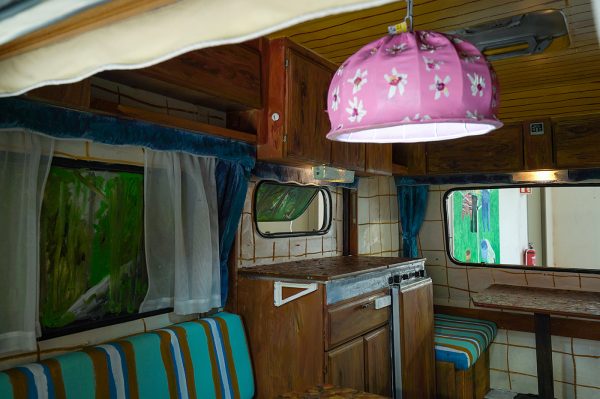 Danielle Hoogendoorn - Caravan 260x240x200cm, Caravan, beschilderd met olieverf