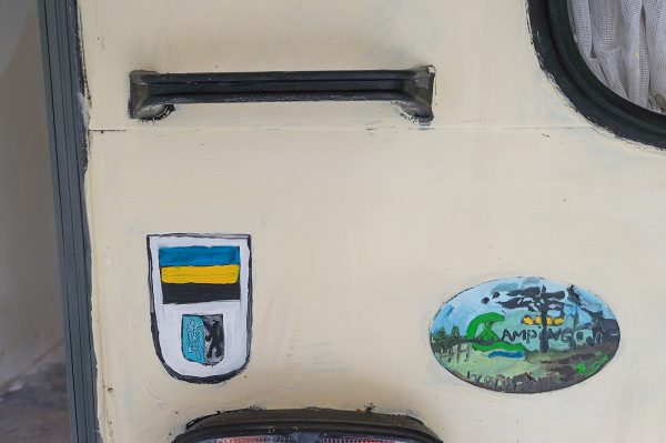 Danielle Hoogendoorn - Caravan 260x240x200cm, Caravan, beschilderd met olieverf