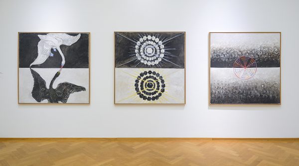 Hilma af Klint - De Zwaan, serie SUW, UW, groep IX, Deel I, nr 1, 8 & 10 - Olieverf op doek, 1914-1915