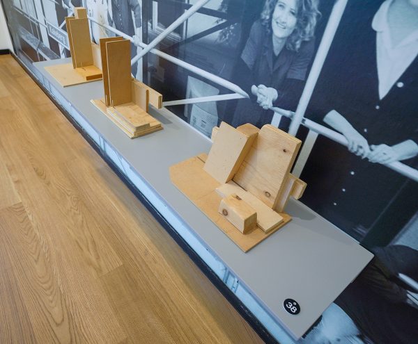 Ron Bernstein - Houtwerkplaats hulpstukken voor het maken van tafels - Hout, lijm en schroeven