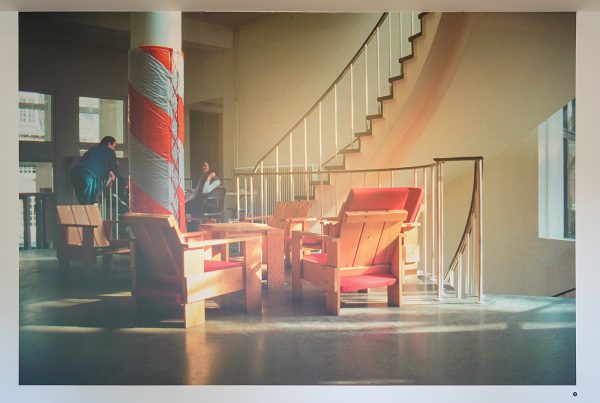 Ryan Gander - Cover for message post, sculpture made from rip-stop nylon and orange tarpuilin padded cover for a pillar messages and appointments were posted in the entrance at the Jan van Eyck Akademie, 2000 - Vinyl fotoprint