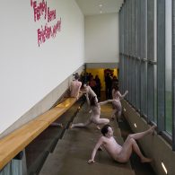 In 1989 opende de galerie van Cokkie Snoei zijn deuren, en in 2022 sloten ze. Een aantal van de artistieke hoogtepunten uit de tussenliggende jaren zijn te zien in dit [&hellip;]