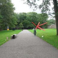 Je kunt stellen dat kunstenaars dingen maken. Ze maken kunstwerken. Dat werken zelf gaat vaak verder dan het uiteindelijke eindresultaat. Ze maken bijvoorbeeld een schilderij, maar tijdens dat maken gebeurt [&hellip;]