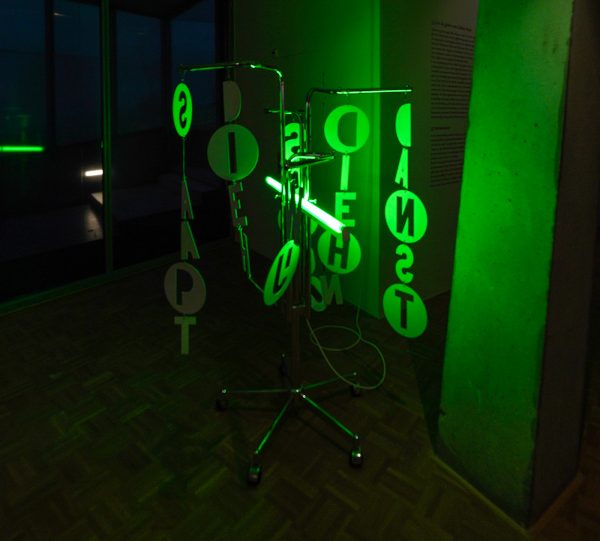 Sef Peeters - Schoonheid danst, wijsheid slaapt - Gemengde techniek, 1998