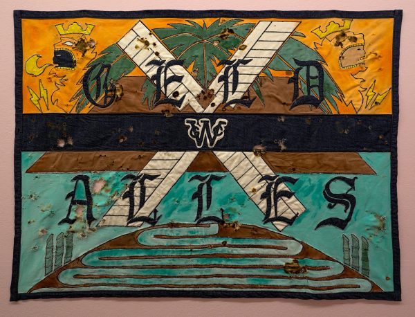 Umar Rashid (Frohawk Two Feathers) - Money Over Everything (Geld,Alles) Battle-Damaged Flag of the Dutch West India Company - Acrylverf en applique op katoen, 2020