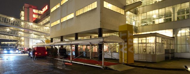 Deze woensdag was het sociale epicentrum van de hedendaagse kunst in Nederland gecentreerd in Rotterdam. Alle kunstenaars, curatoren, verzamelaars en galeriehouders die een rol spelen komen tot zondag samen op [&hellip;]