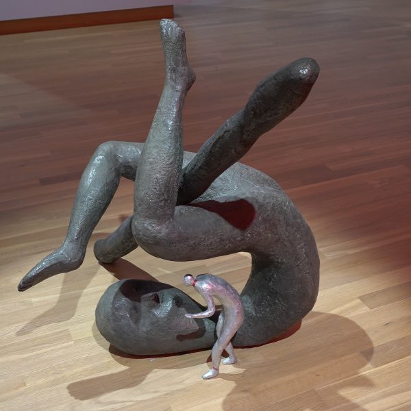 Henk Visch - Im Simulationsraum #2 - Brons, verf en aluminium