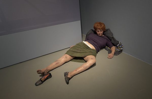 Duane Hanson - Derelict Woman - Polyester, glasvezel, olieverf en textiel