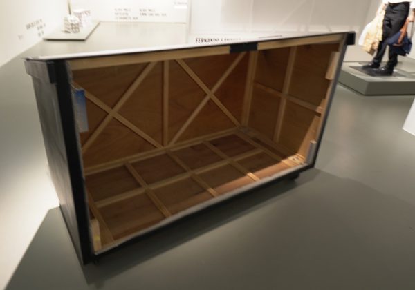 Kaz Oshiro - Dumpster (Black with White Residue) - Acrylverf op gespannen doek en zwenkwielen (detail)