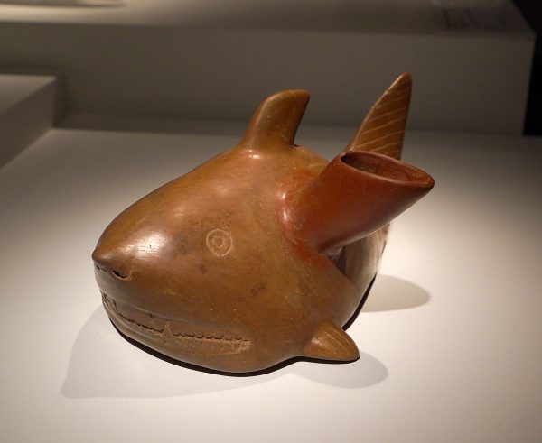 Mermoz Galerie - Vaas in de vorm van een haai, Comala Mexico, 100BC-250AD