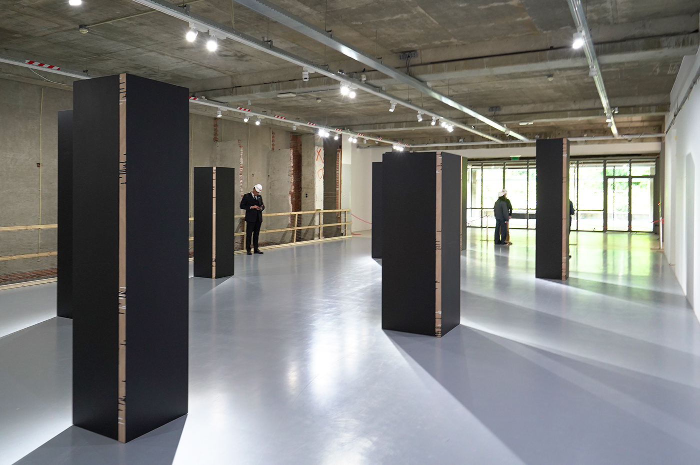 Esther Tielemans - Only the Echo Remains - Installatie, hout en epoxyhars