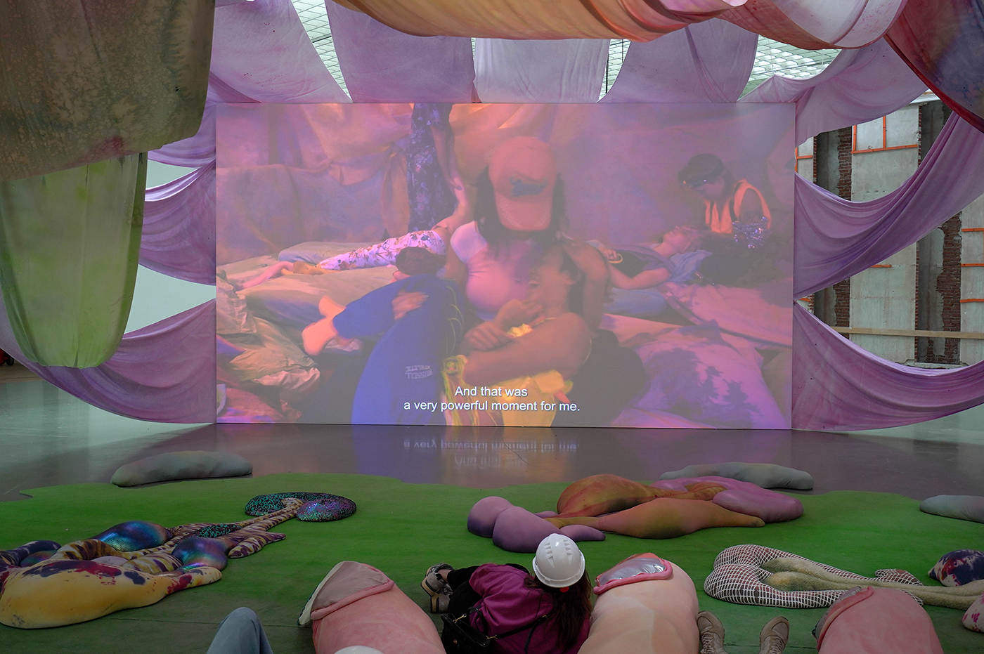 melanie bonajo - When the body says Yes - 41minuten, HDvideo en installatie