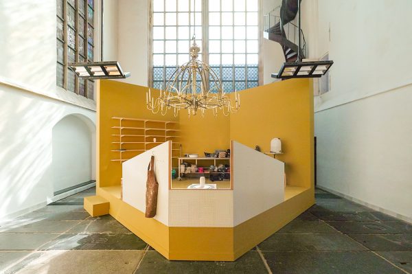 Navid Nuur - NN XXX - Verschillende grondstoffen, mineralen en sporen uit Amsterdam, klei, geduld, hitte, liefde en geluk